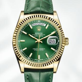 Rolex Day-Date 36 mm in yellow gold, fluted bezel, green dial and leather strap.